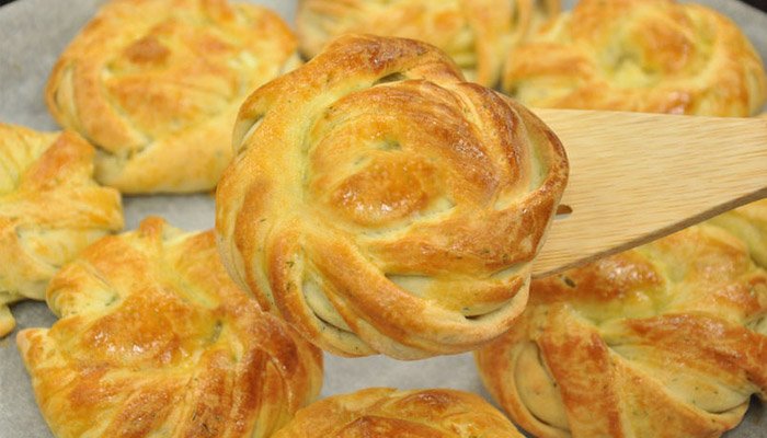 Peynirli Sarma Poğaça
oktayustailecaysaati.com/9763_peynirli-…