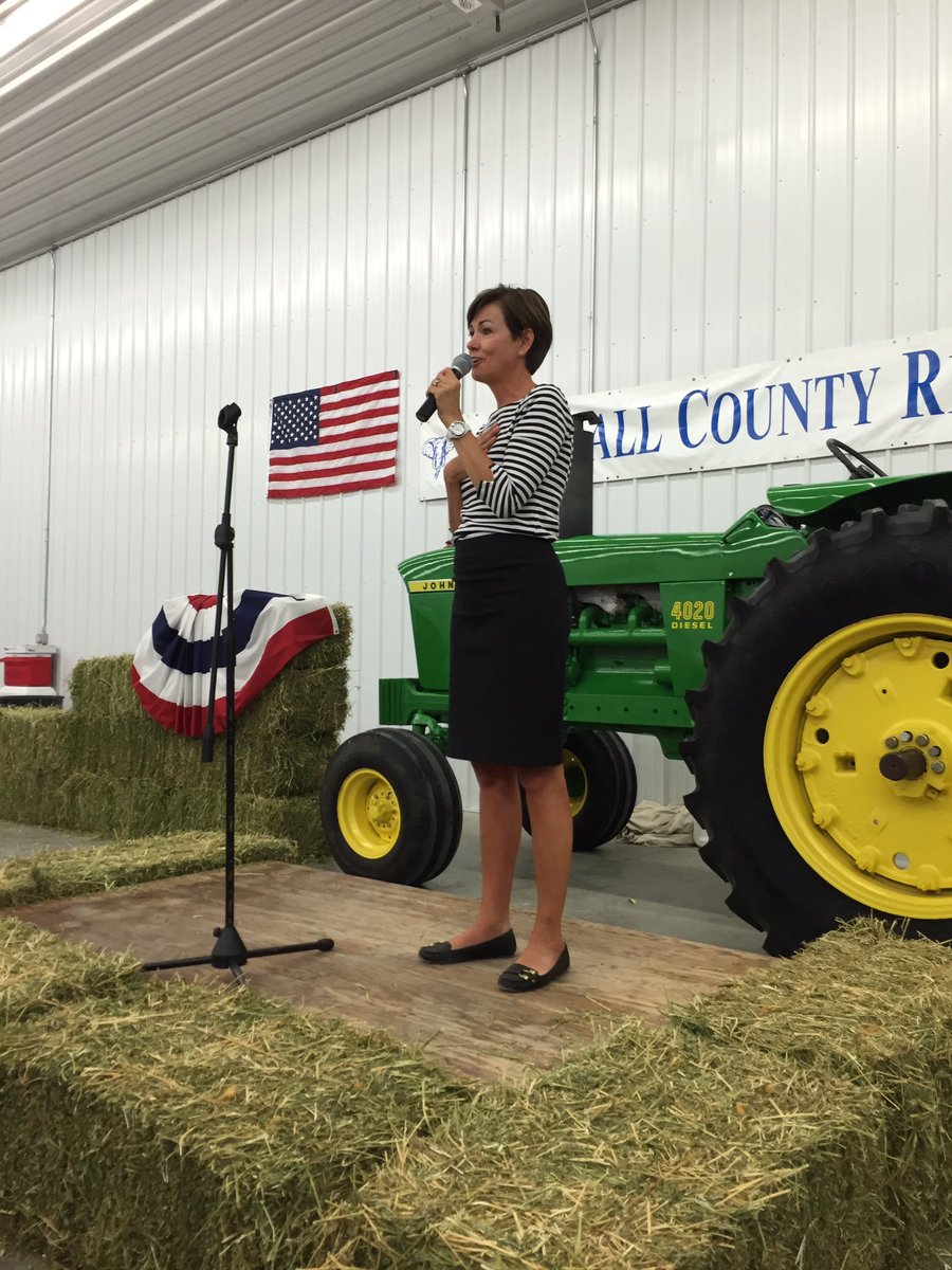 drcodyhoefert's tweet photo. A great night with @KimReynoldsIA @PateforIowa @MaryMosiman at the @MarshallCoRepCC #fundraiser https://t.co/Vf2R7rDKlp