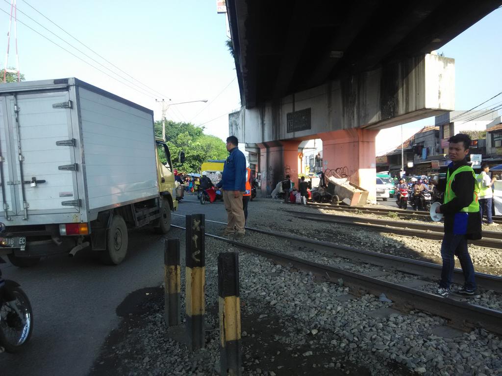 Kita sdh beraksi nih di JPL Cimindi, lalin ramai lancar. <a href="/infobandung/">infobandung</a> <a href="/infobdg/">BANDUNG ᮘᮔ᮪ᮓᮥᮀ</a> <a href="/PRFMnews/">Radio PRFM</a> <a href="/RadioElshinta/">Radio Elshinta</a> <a href="/ridwankamil/">Ridwan Kamil</a>