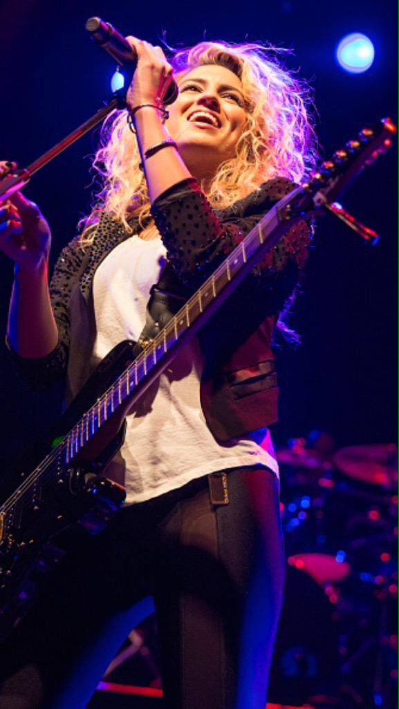 ToriKellyDKBPho's tweet photo. #OneUnbreakableYear #1YearOfUnbreakableSmile @ToriKelly π https://t.co/UTZDF9Copd