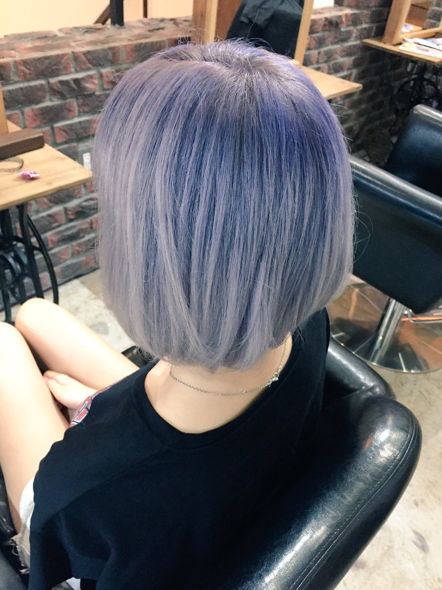 Ikedai 池下大介 メンズカット Wカラー 大阪 理美容師 Ar Twitter レセプションのもえちゃんがカラーに来てくれました ルーツカラーで根元ブルーバイオレットからのホワイトアッシュカラーです カットもバッサリ前髪作ってボブカット めっちゃ似合ってていい感じ