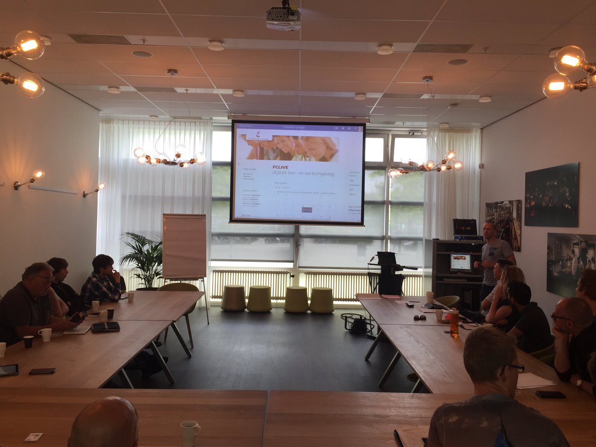 Vorselman's tweet image. De aftrap @FrieslandColl presentatie #DLWO met @RonaldKollen docenten en uiteraard studenten en @SRCIOS #FCLive