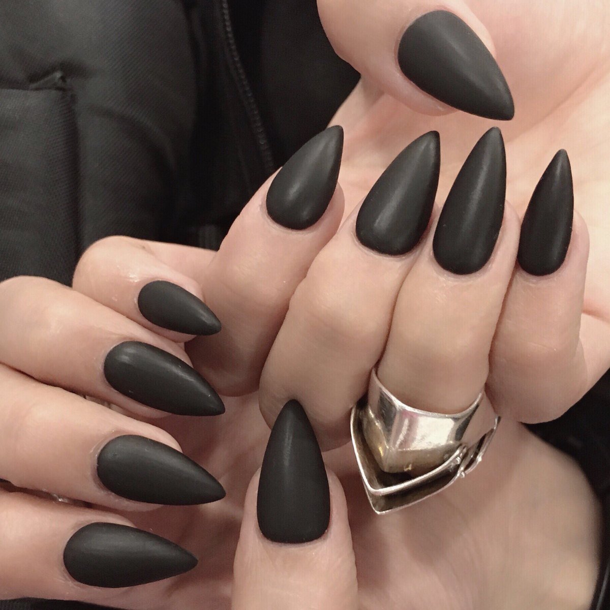 黒色ネイル 楽天市場】ブラックベースにフラワーデザイン ジェルネイルチップ 付け