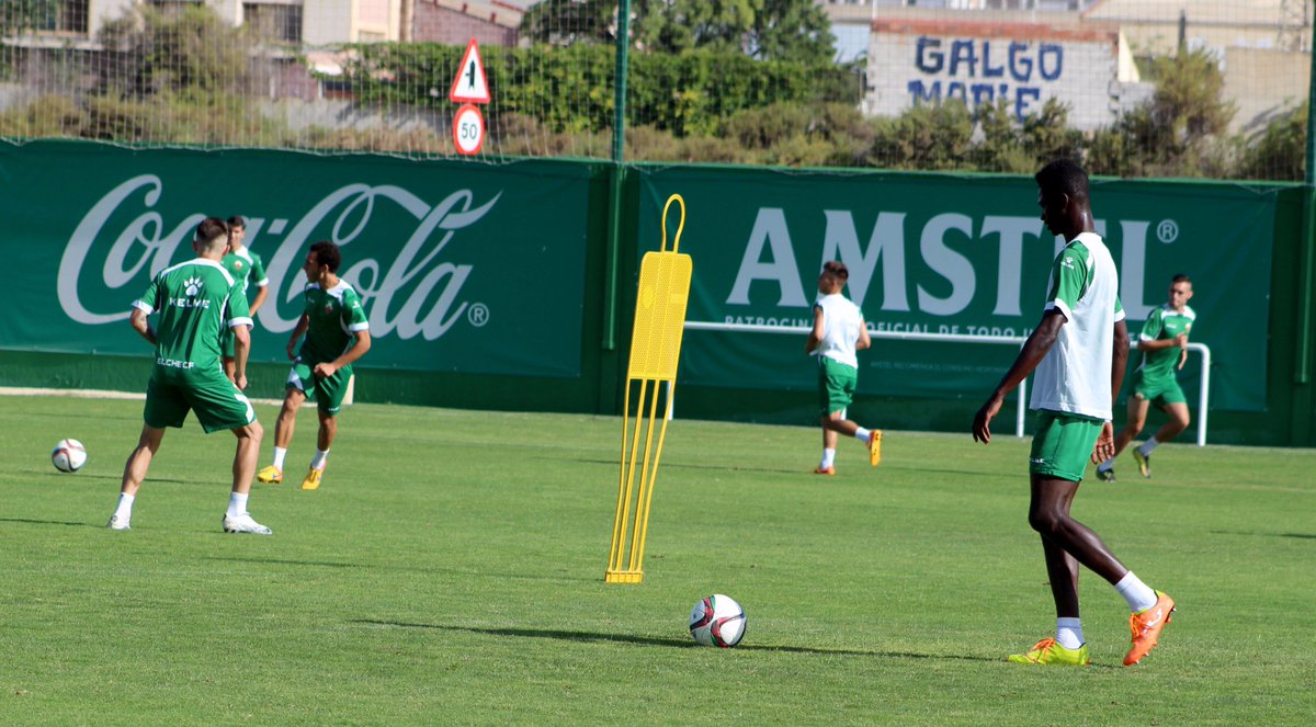 elchecf's tweet photo. ¡Buenos días, franjiverdes! Última sesión de entrenamiento antes de viajar a por el ascenso a 2aB #VamosTano https://t.co/bpH9nl7R5q