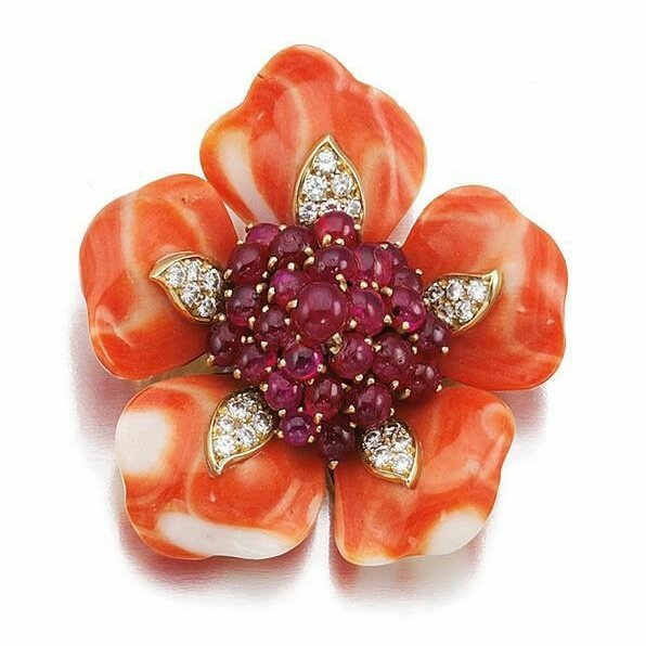 deepalinannu's tweet photo. Bulgari diamond ring and earrings  #bulgarijewelry #bulgaria #jewelry 😊 😍 https://t.co/YboWUrhoye