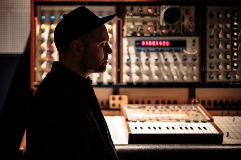 checkdotcheck's tweet photo. The re-endtroduction of @djshadow https://t.co/P4239aauwM https://t.co/BDSFyQJf7h