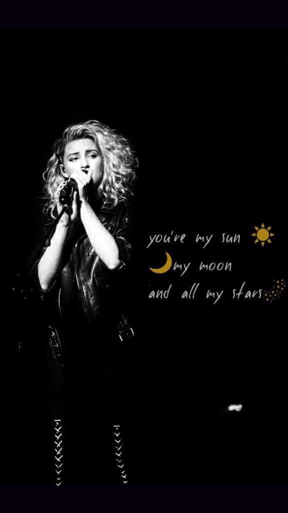 ToriKellyDKBPho's tweet photo. #OneUnbreakableYear #1YearOfUnbreakableSmiles @ToriKelly π https://t.co/LEbs1OwcHP