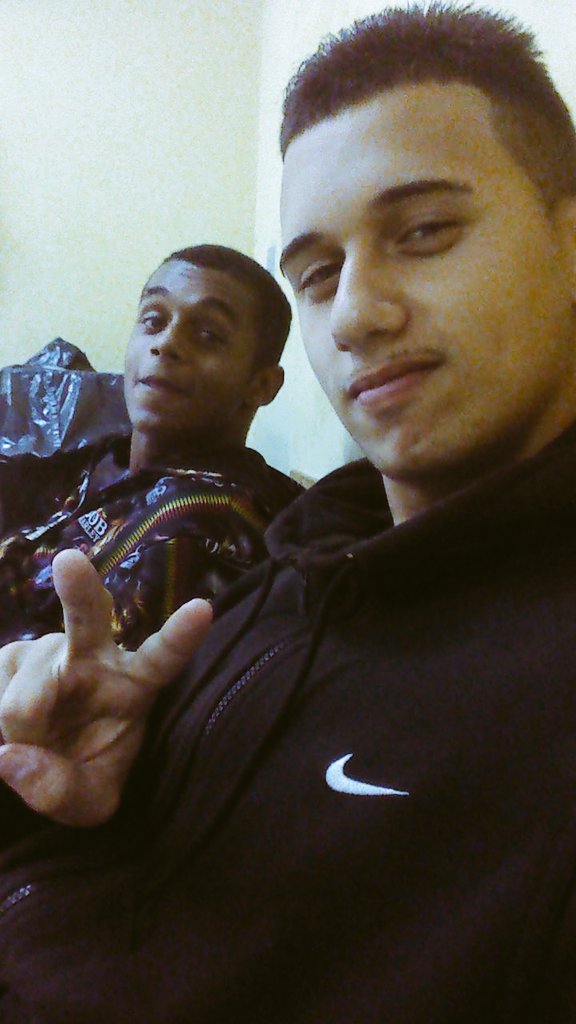 9_cavalcanti's tweet photo. Liberdade menos crise nesse Brasil, que o meno pegue no lápis e jamais no fuzil ... 🎶🎧✌🐺 https://t.co/u3SpxzSamK