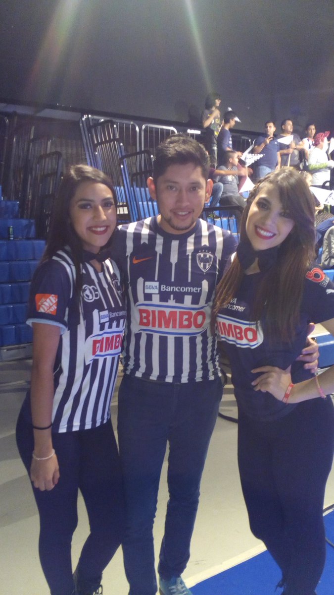 RaulDelOlmo1's tweet photo. @PonchoEnJueves @mabojorqes @MarifeerMacias #Rayados !! @multimediostv #Eeeaaaeaaa https://t.co/amiNhnb2JR