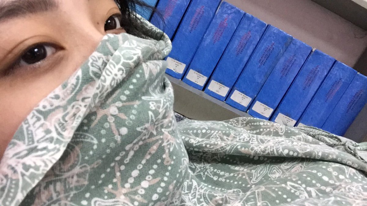 SinkaJ_JKT48's tweet photo. Lagi tiduran di perpustakaan kampus, biar dapet pahala (?) 😅 https://t.co/3ixTbTUxWX