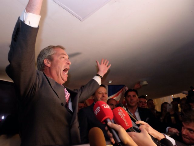 paulbenedict7's tweet photo. #BrexitWins! #BrexitWins! #BrexitWins! England chooses #LIBERTY! Banks be Damned! England chooses #Liberty! https://t.co/AgumMHY0oE