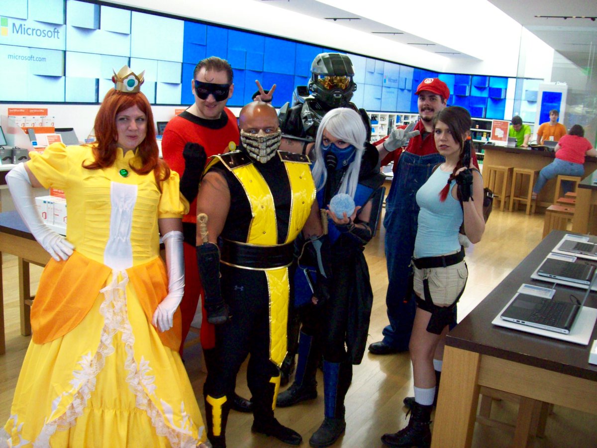 heroic_utah's tweet photo. Fun tonight @MicrosoftStore @CityCreekCenter helping @makeawishutah #cosplay #kidsheroes #videogames #xbox https://t.co/yA7ITGuRjW