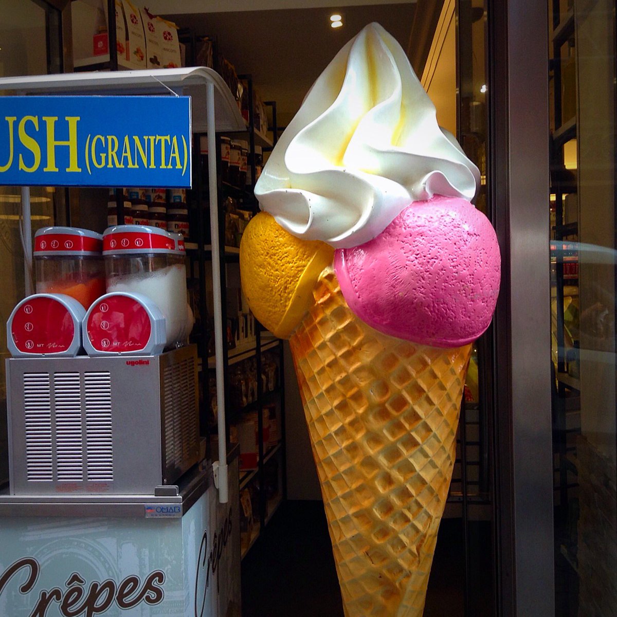 veidehigite's tweet photo. The authentic #Gelato #Icecream #Italy #Rome #Monti #castropretorio #Travel with #vipbagsindia #deluxerange #Global https://t.co/bE6WA8mXDw