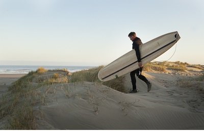 productnieuwsnl's tweet image. Eerste surfplanken van Hollands hout bit.ly/28TK5Ak