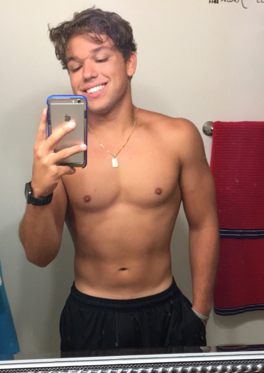 715John's tweet photo. Just wanna say how proud I am to lose 30lbs in just 2 1/2 months, and hopefully inspire others to a healthier body💪🏃 https://t.co/irPsZoa657