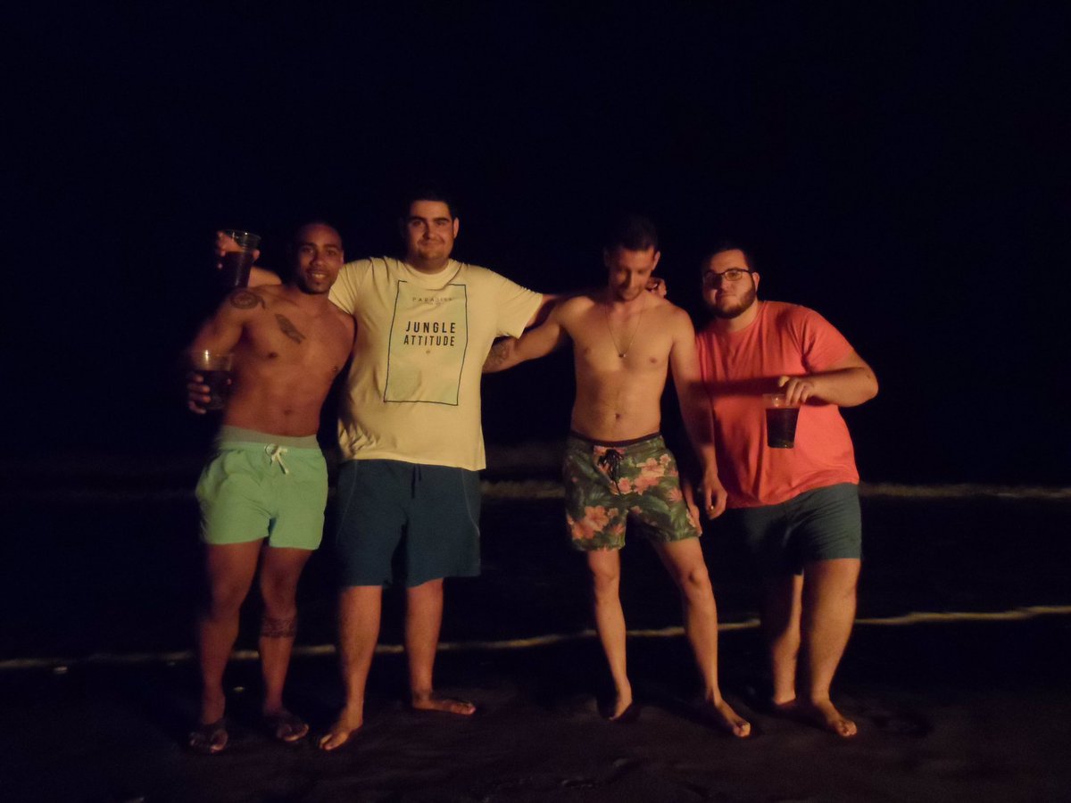 DarkPollow's tweet photo. Ya estamos currando después de 1/2 San Juan con "La Familia"el sueño para quien lo quiera💪 @pakitojog @Alejandriyo0 https://t.co/kSkckc7DZG