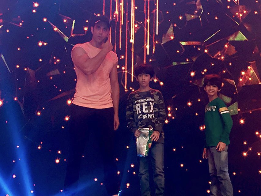 HrithikRules's tweet photo. Hrehaan and Hridaan join #Hrithik at his rehearsals for #IIFA2016 https://t.co/rGvt9yf0Q1