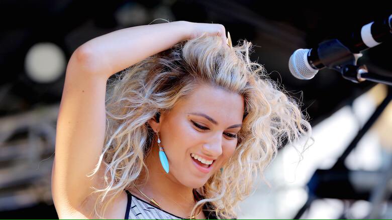 ToriKellyDKBPho's tweet photo. #OneUnbreakableYear #1YearOfUnbreakableSmiles @ToriKelly π https://t.co/veVkhHSwUt