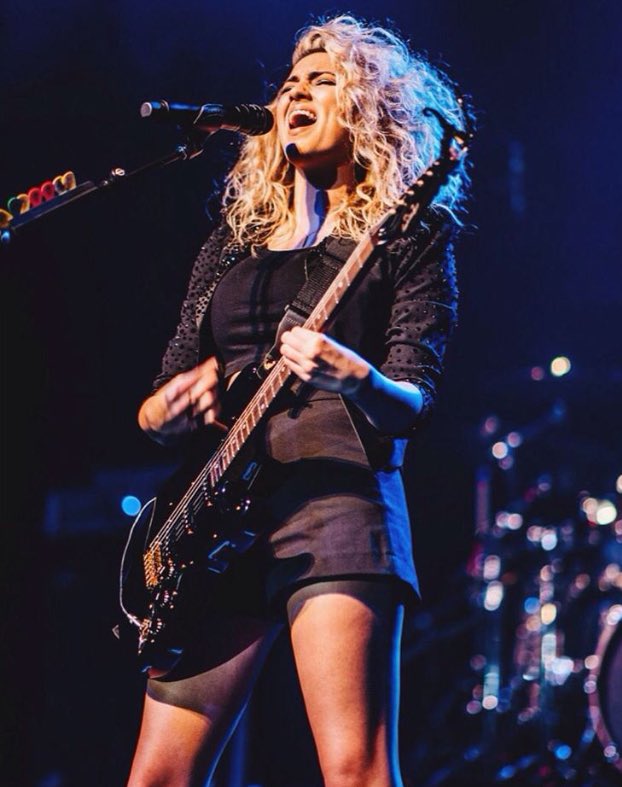 ToriKellyDKBPho's tweet photo. #OneUnbreakableYear #1YearOfUnbreakableSmiles @ToriKelly π https://t.co/4ZA6yuRKW5