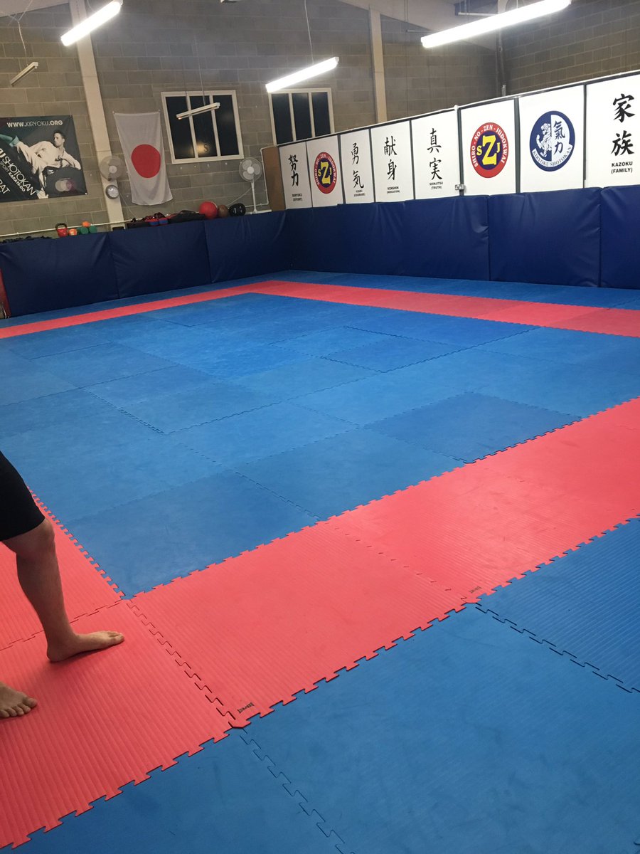 BeginFitUK's tweet photo. Our home for the next 2 hours #7am crew #BeginFit https://t.co/AQTfLqFQp4