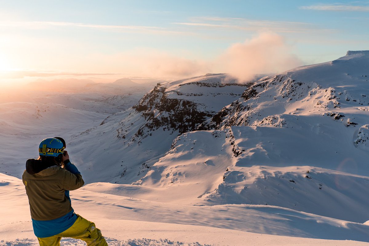 shooting in #riksgränsen 2016 with <a href="/Reine_Barkered/">Reine Barkered</a> <a href="/Jackiepaaso/">Jackie Paaso</a> <a href="/HellyHansen/">Helly Hansen</a> <a href="/arcticelements/">ArcticElements</a> #powder #alpenglow