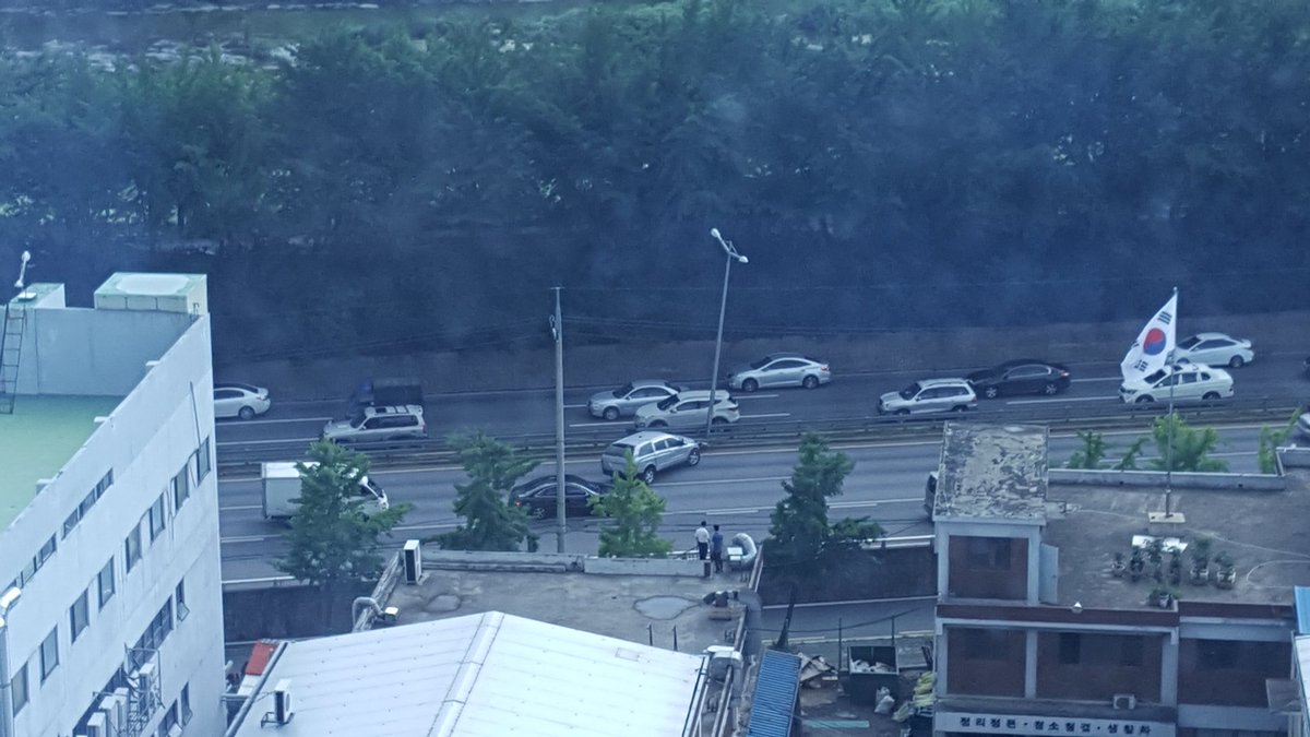 ondal98's tweet image. 서부간선 서강대교 방면 금천교 조금 지난 지점 중앙 분리대 충돌 사고 발생 13:45
조심 운전 하세요..