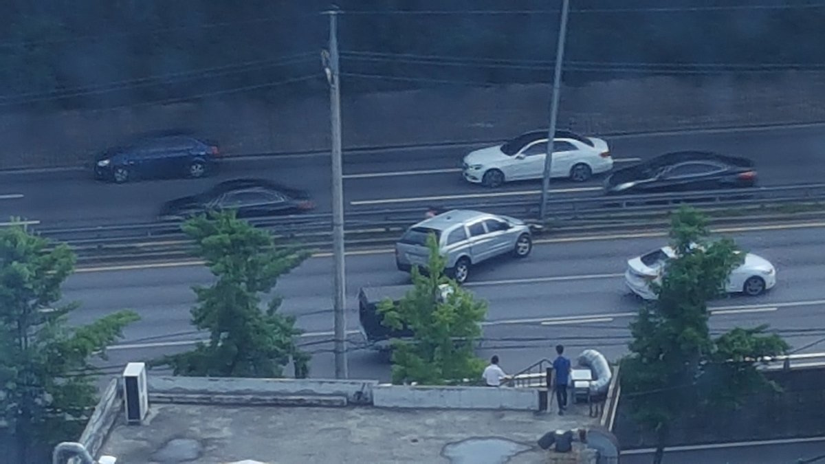 ondal98's tweet image. 서부간선 서강대교 방면 금천교 조금 지난 지점 중앙 분리대 충돌 사고 발생 13:45
조심 운전 하세요..