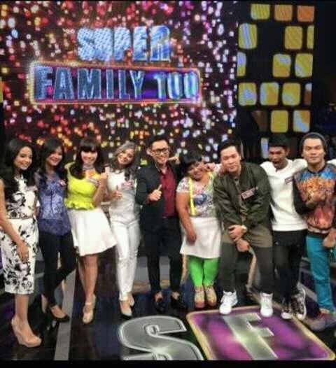 AdiDanYou_'s tweet photo. taping super family 100 @whatsonANTV @AdiDanoeBBG @FahmiAditianBBG @BailingBBG @Mala_sarkady "BBM" soon https://t.co/uaH8d7NVlV