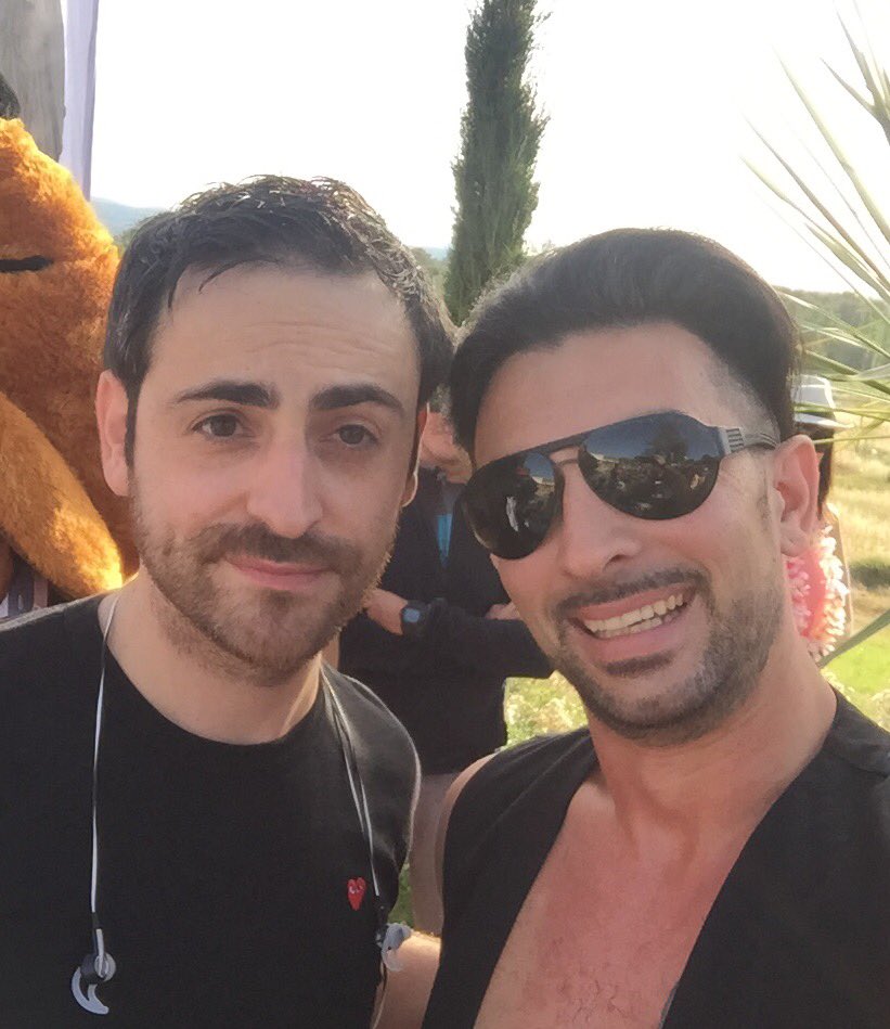 magicritchie's tweet photo. Cracher le feu dans une émission de radio! Chèck! @CamilleCombal @VirginTonicOff @VirginRadiofr #virginpoolparty https://t.co/1oi4EXWCwP