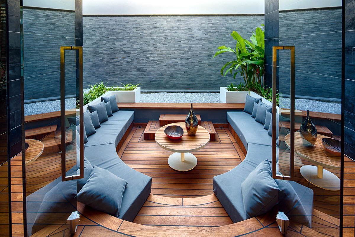 mymovellc's tweet photo. Teak adds the perfect finishing touches to this outdoor living room! https://t.co/AUutO7S96A
