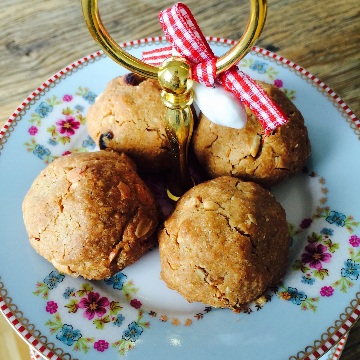 tschuppibaking's tweet photo. little bit of this and little bit of that - and out comes a peanut butter ball ;-) <3 #peanutbutter https://t.co/LETmmhh6Ug