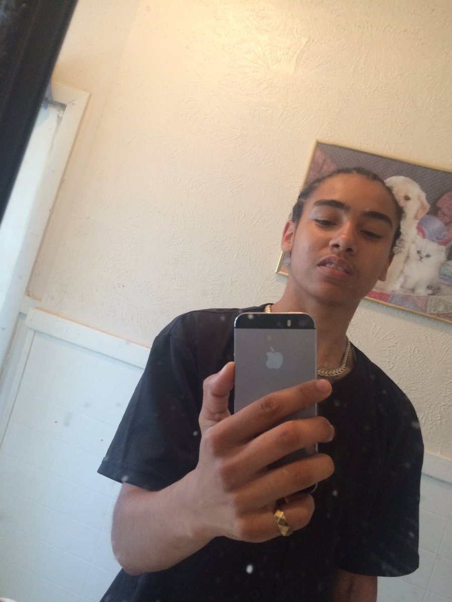 Trillaa_13's tweet photo. They say Jo y you make that face , Yal make me sick https://t.co/H2mJEv1rqY