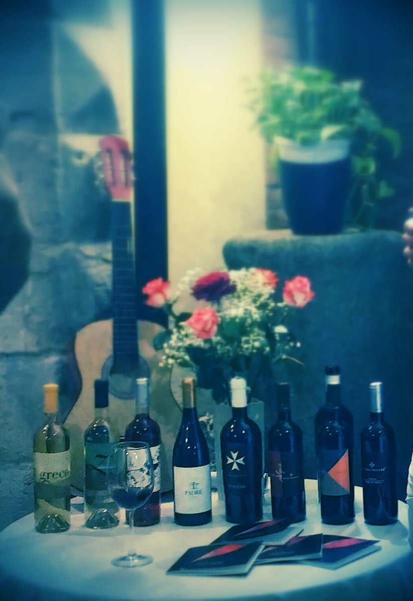 Cibarts's tweet photo. Raccontare un territorio, parlando di vino degustare un piatto, esprimendo il divino
@D'Avalos#saporidiVini#troiafg https://t.co/cj1GE4OhDD