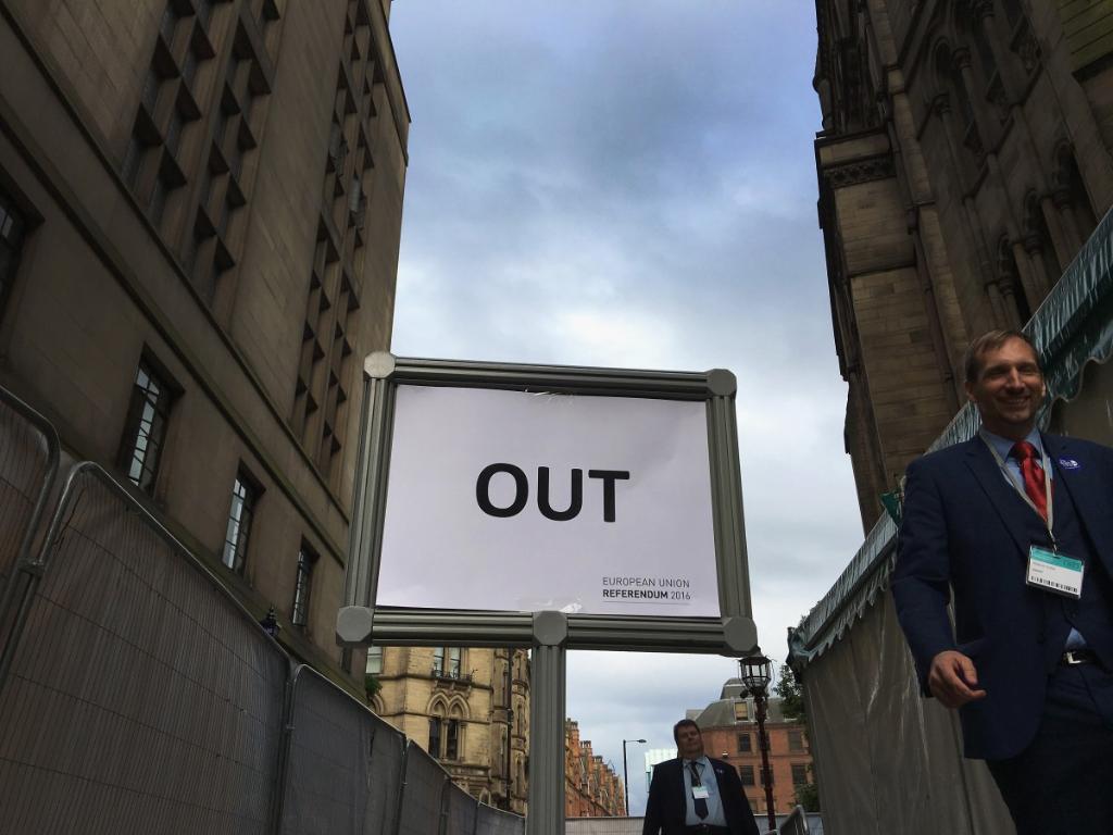 Forbes's tweet photo. Global financial markets are in turmoil after U.K. votes to leave E.U. https://t.co/VsLTuibi1a https://t.co/6robHjoh9N