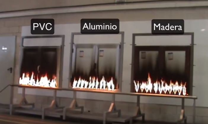 laensa_calidad's tweet photo. Curioso video > reacción al fuego de 3 tipos de material para ventanas: PVC/aluminio/madera. https://t.co/qDwWK9bpEl https://t.co/BkyxHXL36b