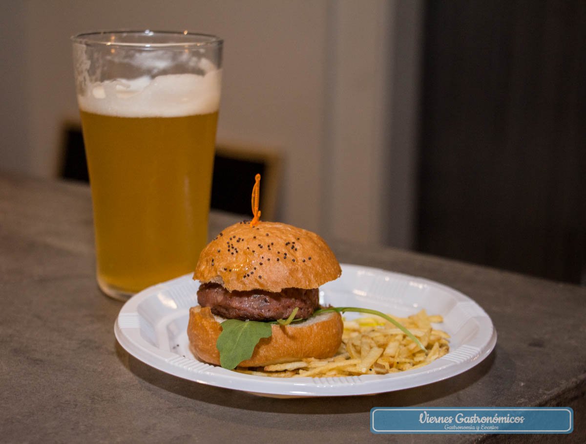 VGastronomicos's tweet photo. Algunas fotos del #MeetTheCook de ayer en @Olhops con @vareaburger. Más fotos en https://t.co/fx8pMCM2E4 https://t.co/4pYZ3aPjd4