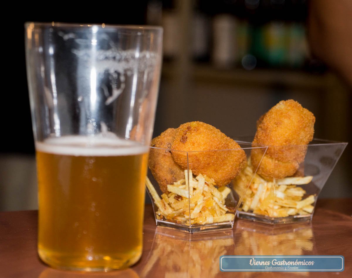 VGastronomicos's tweet photo. Algunas fotos del #MeetTheCook de ayer en @Olhops con @vareaburger. Más fotos en https://t.co/fx8pMCM2E4 https://t.co/4pYZ3aPjd4