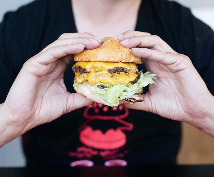 PopsonsBurgers's tweet photo. .@Bourdain said your chopstick skills were on point but how's your burger game @BarackObama? #POTUS 4 #Popsons ππΊπΈππΌ https://t.co/EiMnqXtQBs