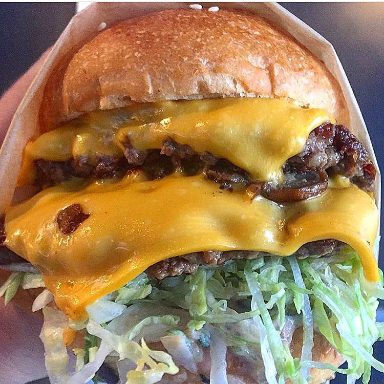 PopsonsBurgers's tweet photo. .@Bourdain said your chopstick skills were on point but how's your burger game @BarackObama? #POTUS 4 #Popsons ππΊπΈππΌ https://t.co/EiMnqXtQBs