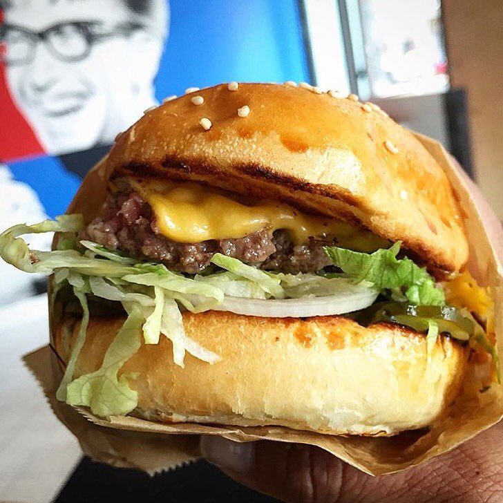PopsonsBurgers's tweet photo. .@Bourdain said your chopstick skills were on point but how's your burger game @BarackObama? #POTUS 4 #Popsons ππΊπΈππΌ https://t.co/EiMnqXtQBs