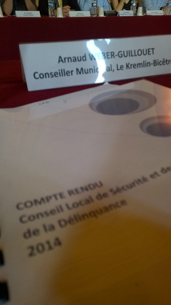AWeberGuillouet's tweet photo. Conseil local de sécurité #CSLPD au Kremlin-Bicêtre. Comment lutter contre l'écosystème du trafics de stupéfiants? https://t.co/ZaOleOa0fM