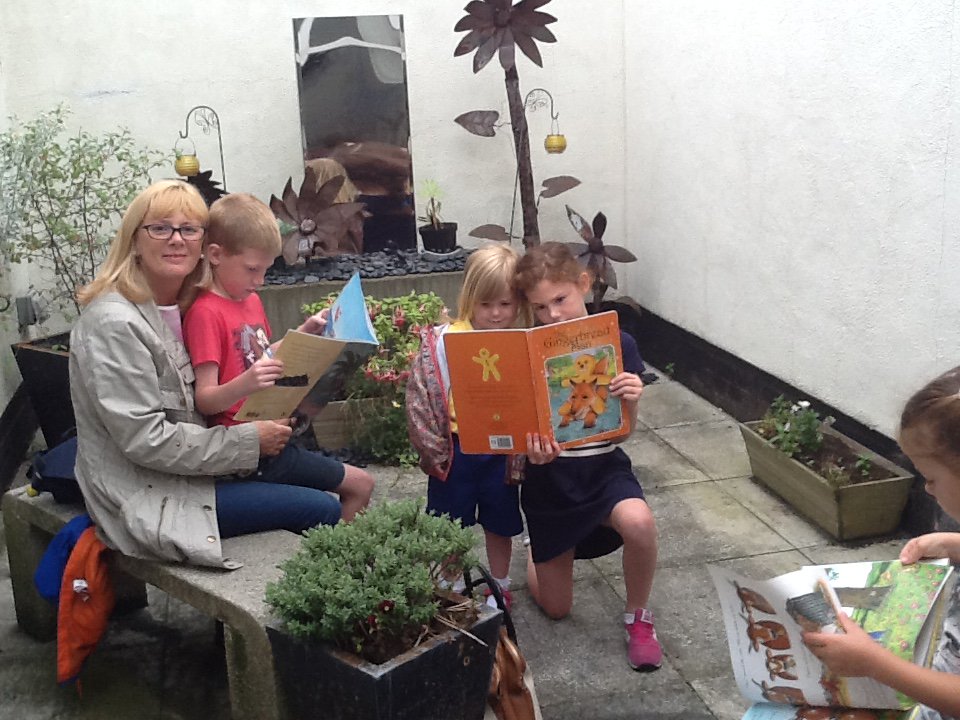 Drop everything and read 📚