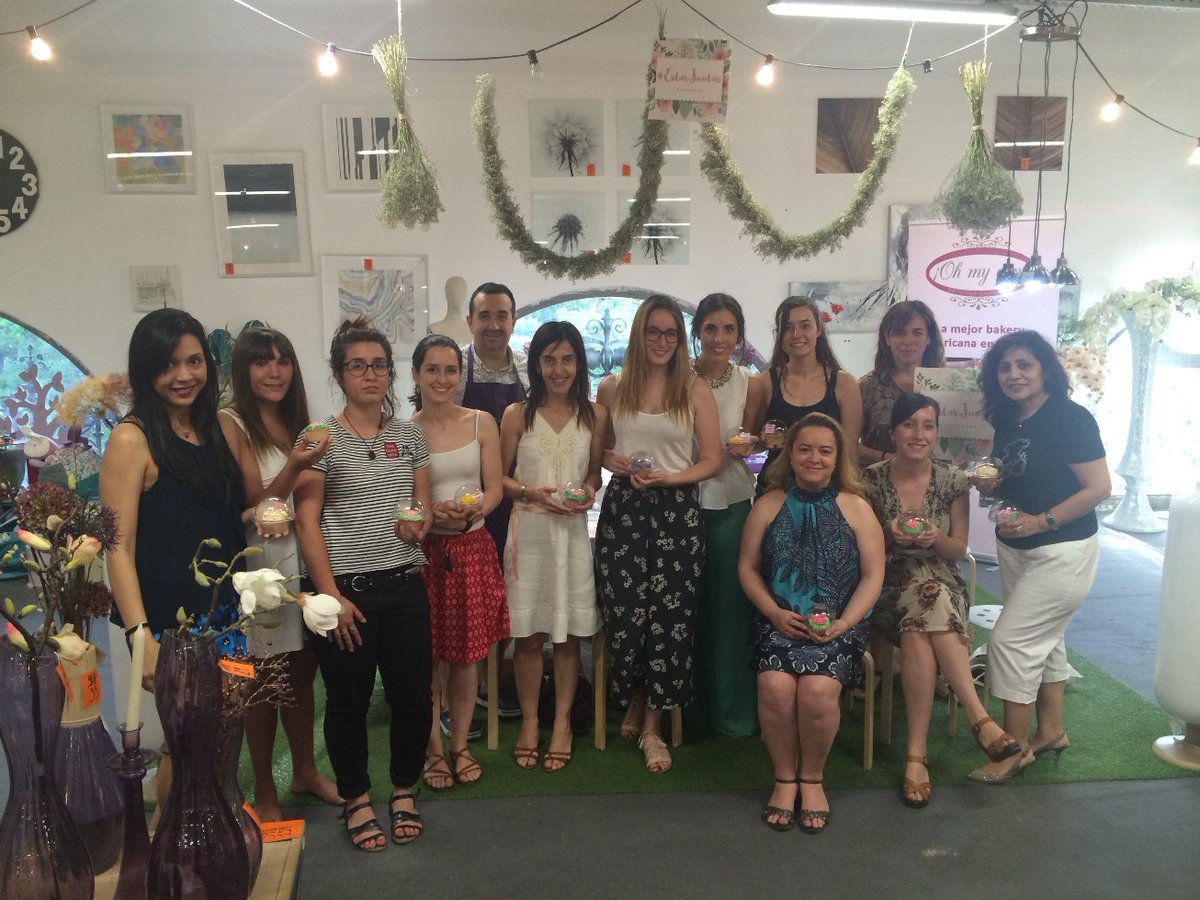 Ohmycup_Madrid's tweet photo. Fin de los talleres #Estarjuntas de @abcserrano con el nuestro de decoración de #cupcakes, todo un éxito https://t.co/4JgCJ74RDI