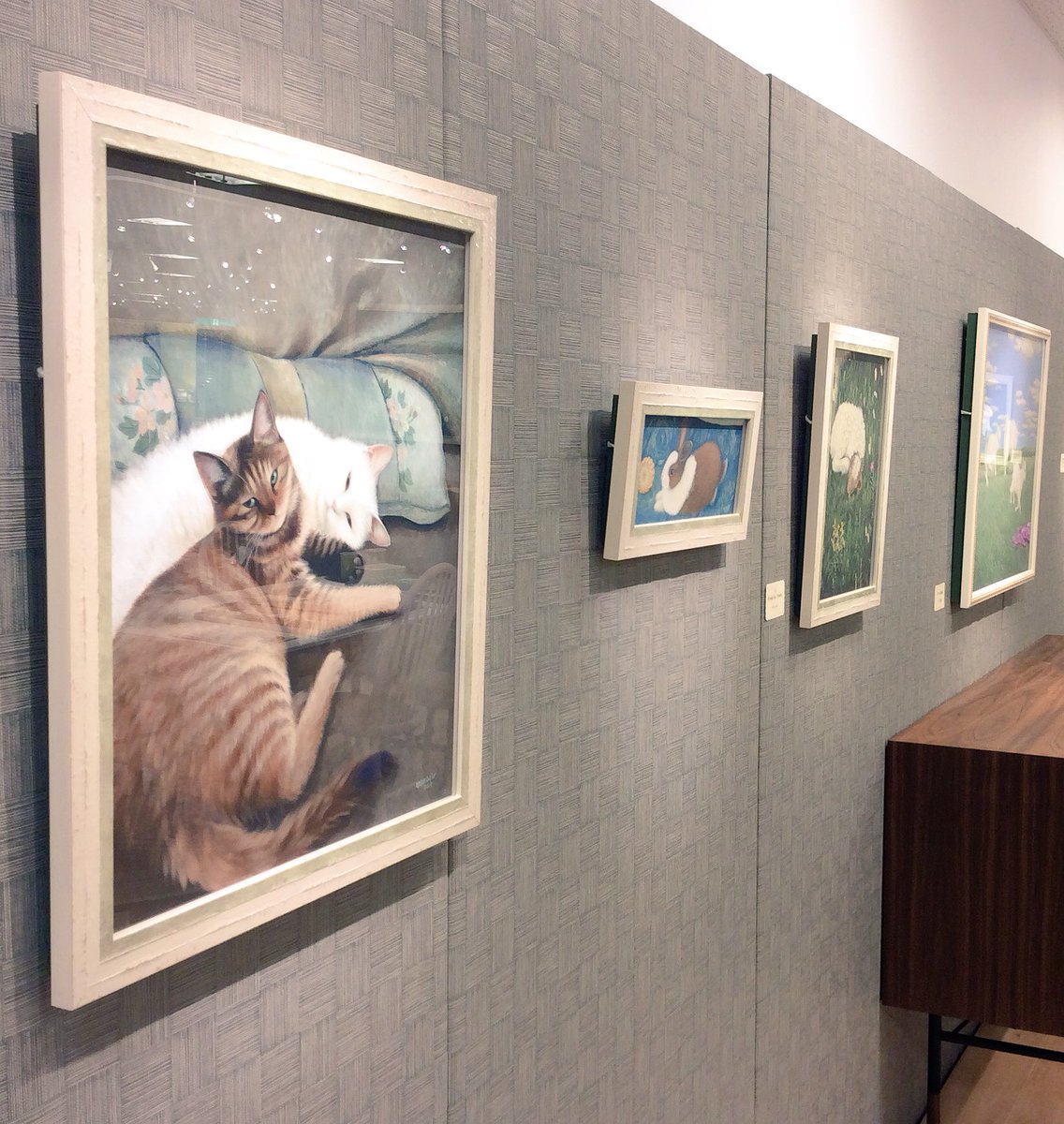 大塚家具 Idc Otsuka 大塚家具神戸ショールームにて モンゴルの画家 オゴンバイラ氏の作品展を開催 明日25日 土 16時 は 画家を囲んでのレセプションも 優しく繊細なアートをぜひご覧ください T Co Jtg91rnn7k