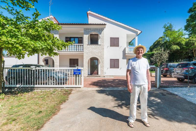 Adria24's tweet photo. Letzte Termine frei und 10% Rabatt!!
Wundesch��nes Haus nahe Umag, 250 m vom Kiesstrand.
https://t.co/kCgiKTBV7g https://t.co/BlCYjg4dTd