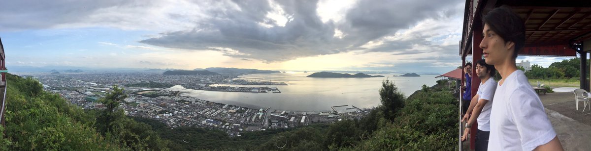 kenyask8's tweet photo. オリーブ栽培で急成長の井上社長、
香川県長者番付一位の森田社長、
屋島の景色
山田屋うどん待ち〜 https://t.co/FT3Pzj2oKr