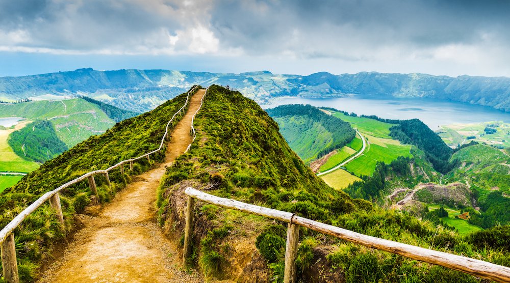 HouseTrip's tweet photo. One minute you're walking along a path... then you're faced with this gorgeous lake! Where could it be? #GuessWhere https://t.co/CZzNlmgBNd