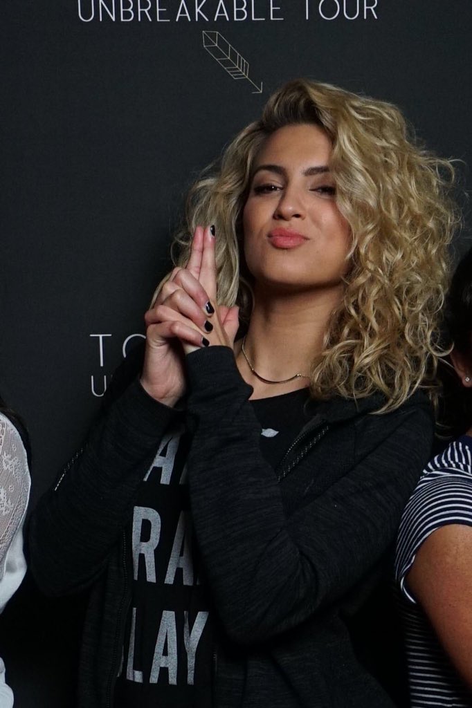 ToriKellyDKBPho's tweet photo. #OneUnbreakableYear #1YearOfUnbreakableSmiles @ToriKelly π https://t.co/YPgMOEtbiA