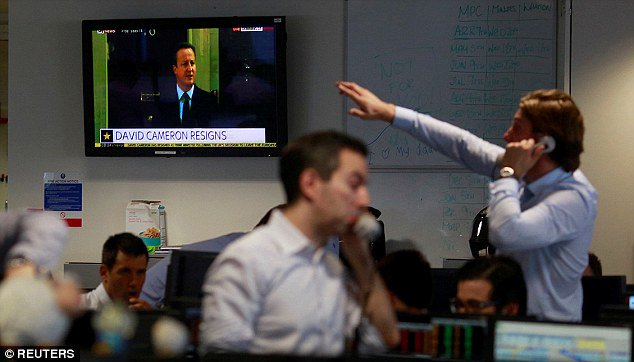 DailyMailUK's tweet photo. More than £100billion wiped off the FTSE 100 this morning following Brexit #EUref https://t.co/1CAaOkntxE https://t.co/9Avms03wYq