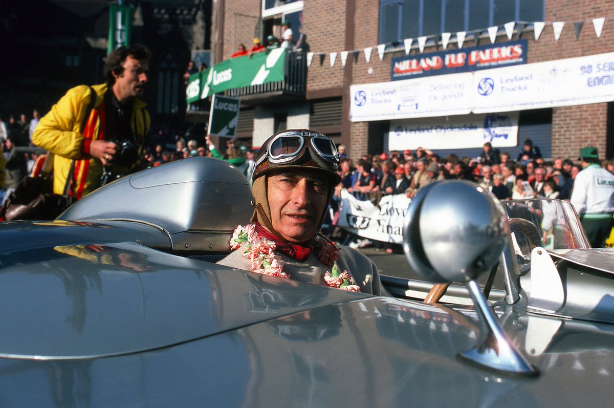 F1's tweet photo. Born #OnThisDay in 1911

51 starts 🚥
35 podiums 💪
24 wins 🏁
29 poles ⏱
5 world titles 🏆

1 Juan Manuel Fangio 🇦🇷 https://t.co/6e7nd4KzF4